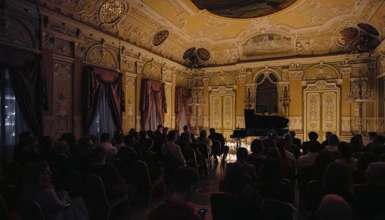#В_Свечах: неоклассика в Особняке Елисеевых