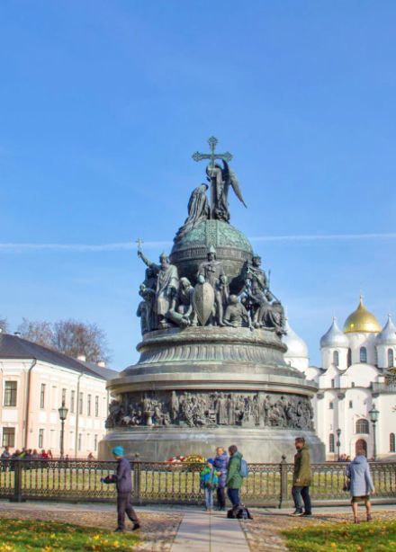 Сокровища двух городов: Валдай и Великий Новгород.