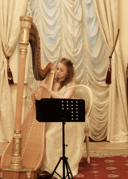 Клуб маленьких эстетов. Волшебные звуки арфы
