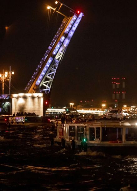 Разводные мосты - ночная прогулка по рекам и каналам к Дворцовому и Троицкому мостам