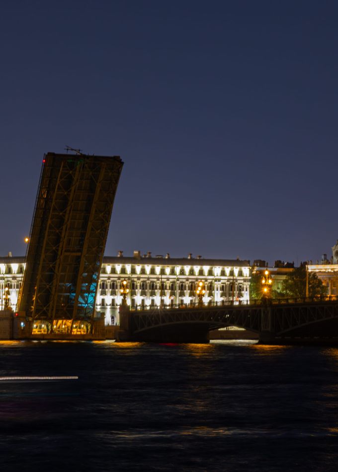 Разводные мосты на катере в мини-группе