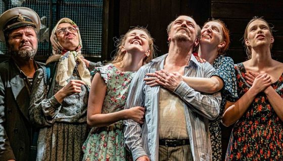 Спектакль «Любовь и голуби»