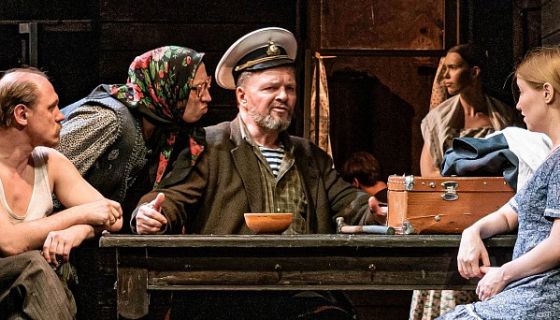 Спектакль «Любовь и голуби»