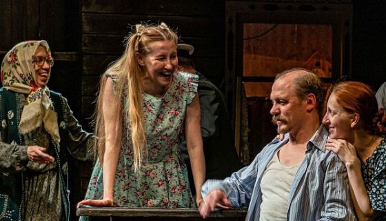 Спектакль «Любовь и голуби»