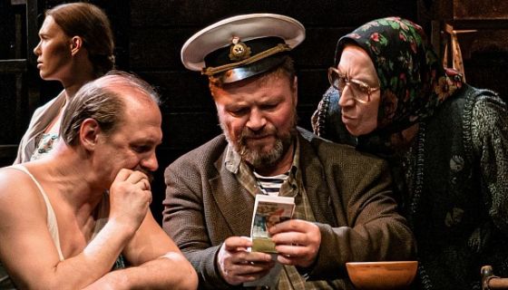 Спектакль «Любовь и голуби»