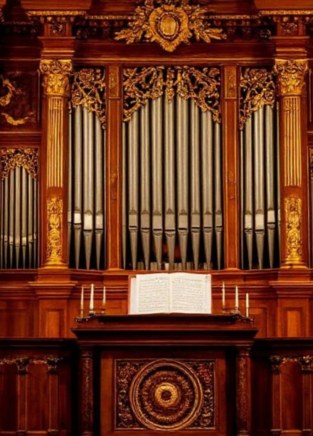 Новогодний орган при свечах. Времена года и королевство Щелкунчика