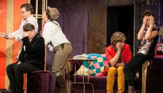 Спектакль «Мы не одни, дорогая!»