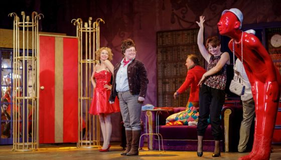 Спектакль «Мы не одни, дорогая!»