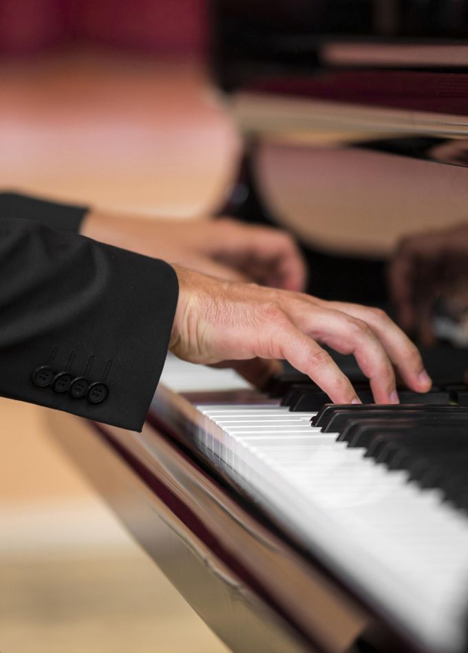 Посещение интерьеров особняка Шрёдера + концерт «Отражение спящего города»