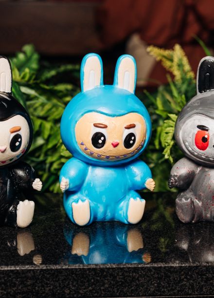 Арт-вечеринка Artvibes. Роспись игрушки Лабубу