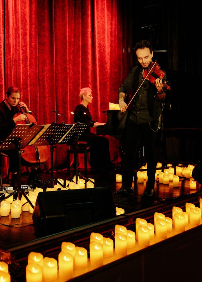 Рок-хиты на виолончелях при свечах