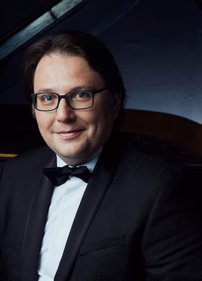 Между Сциллой и Харибдой