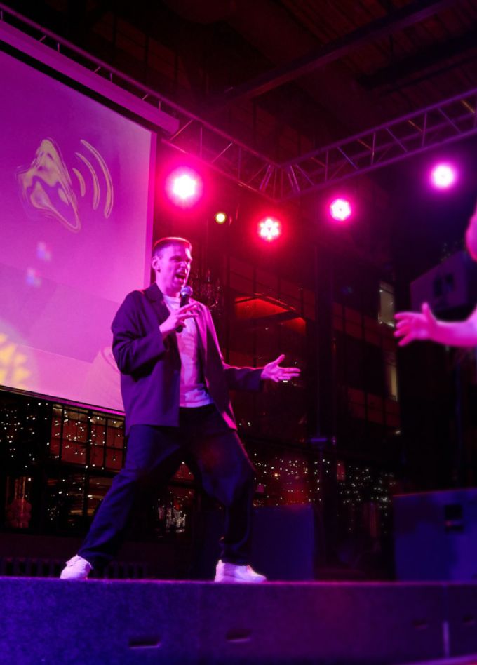 Музыкальное лото со стендап-комиком