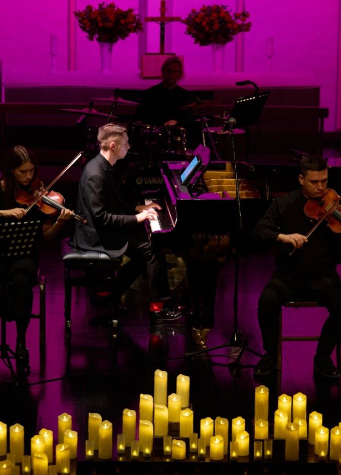 Оркестр и свечи: Людовико Эйнауди