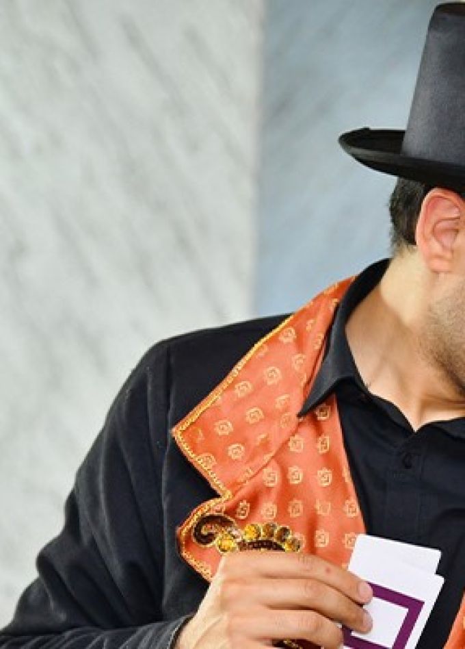 В тени иллюзий