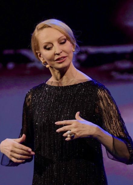 Спектакль «Династии»