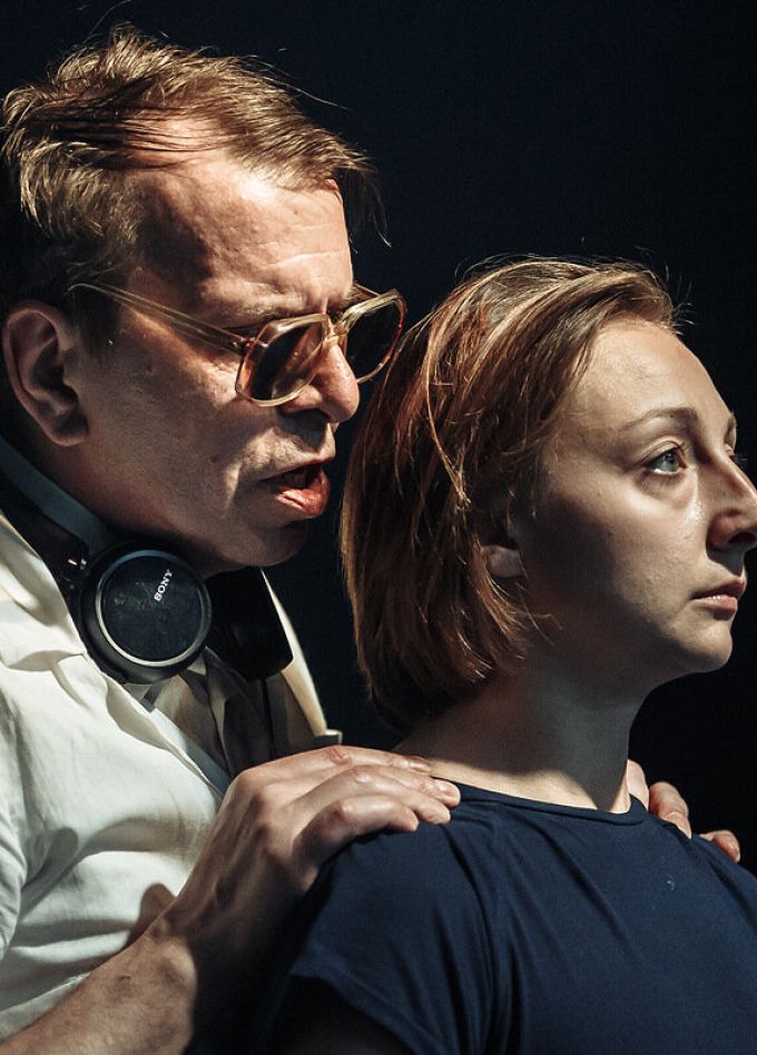 Посмотри на него