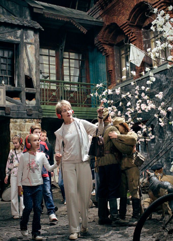 Экскурсия с экскурсоводом по иммерсивному проекту «Пропавшие в кинохронике» в сборной группе