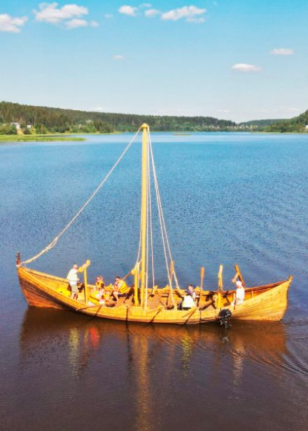 Тур на 1 день «Карельская сага: драккар, форелевая ферма, хаски и водопады»