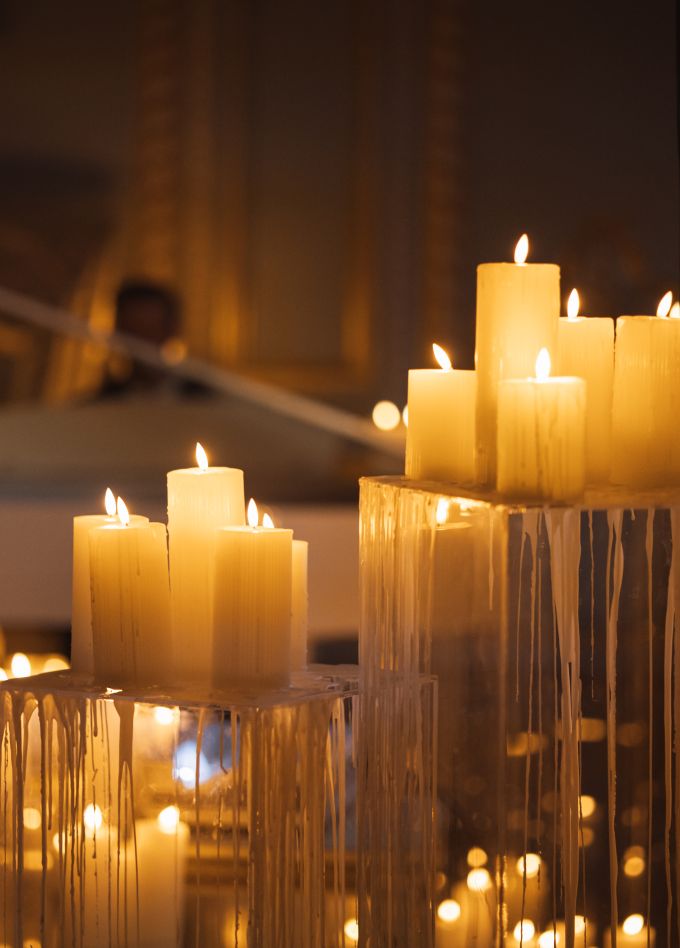 Зеркало при свечах: отражение любви