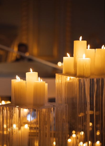 Зеркало при свечах: отражение любви