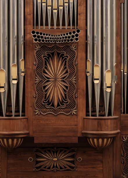 Новогодний орган и саксофон при свечах