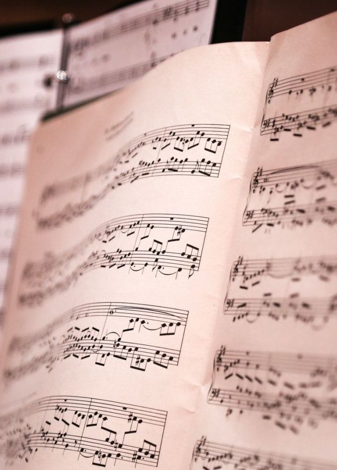 Фантастический орган при свечах