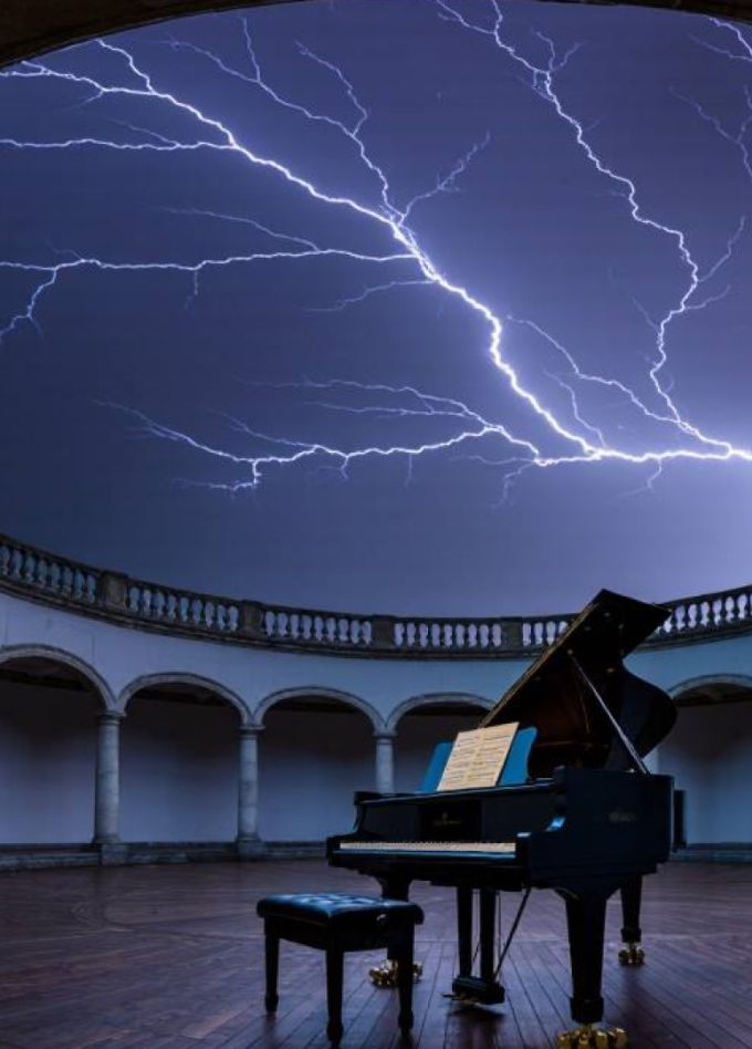 Мировые рок-хиты на рояле при свечах