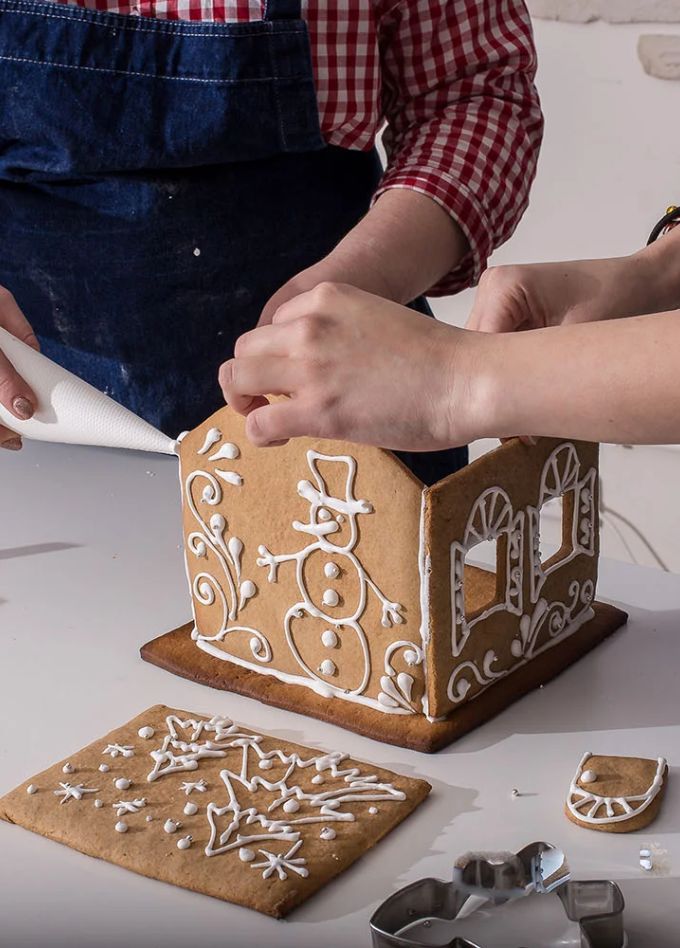 Изготовление и роспись пряничных домиков