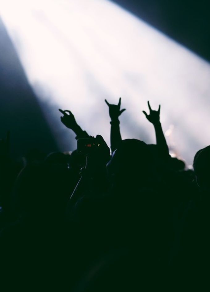 ATOMIC CELLOS. МИРОВЫЕ РОК-ХИТЫ НА ВИОЛОНЧЕЛЯХ ПРИ СВЕЧАХ