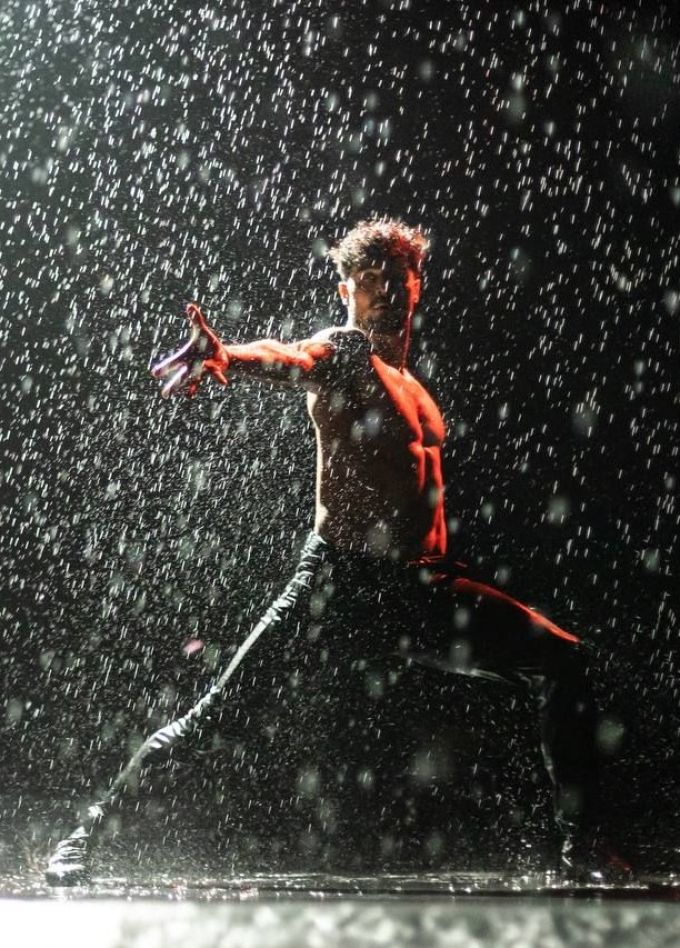 Шоу под дождём V. Признание в любви