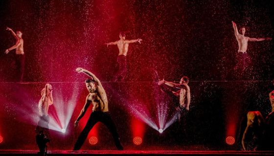 Шоу под дождём V. Признание в любви