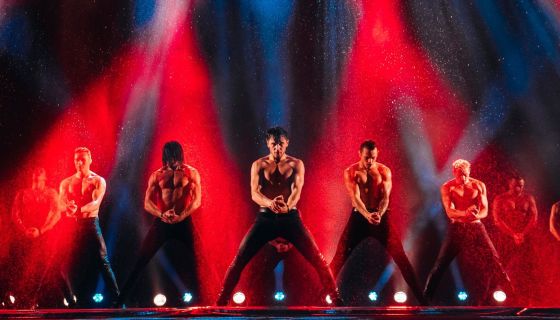 Шоу под дождём V. Признание в любви