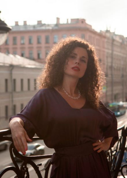 Виктория Урусова (вокал) и её ансамбль