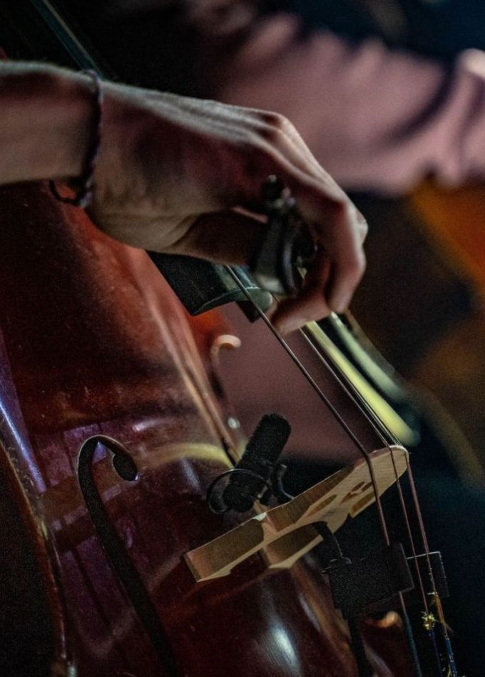 Atomic Cellos. Мировые рок-хиты на виолончелях при свечах