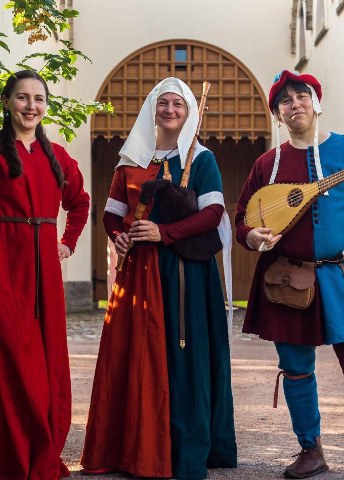 Lauda Novella. Средневековые песни о весне и любви при свечах