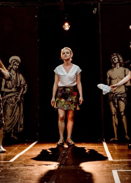 больше чем меньше