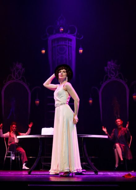 Спектакль «Восемь любящих женщин»