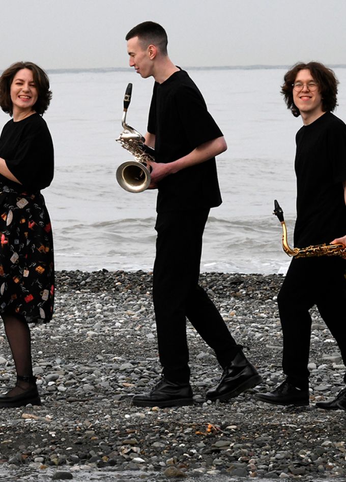 Танцы на саксофонах при свечах