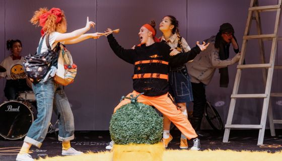 Спектакль «Кто ходит в гости по утрам?»