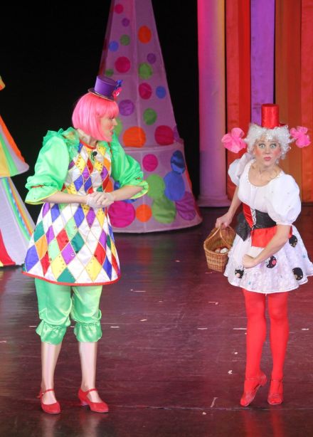 Приключения озорной девчонки