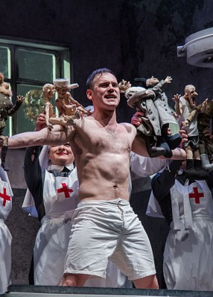 Спектакль «Записки юного врача»