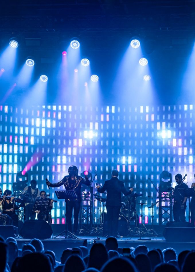 Мировые поп-хиты на крыше с симфоническим оркестром