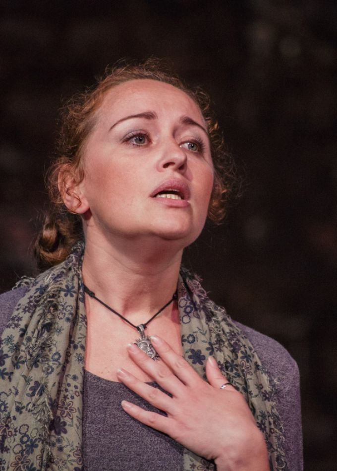 А я была его женой...