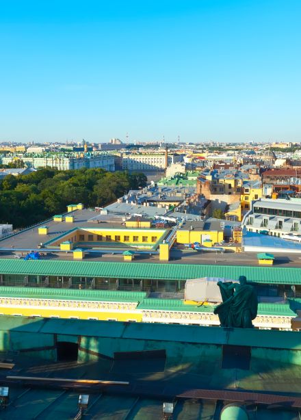 Лабиринты Васильевского острова: прогулка по дворам и парадным