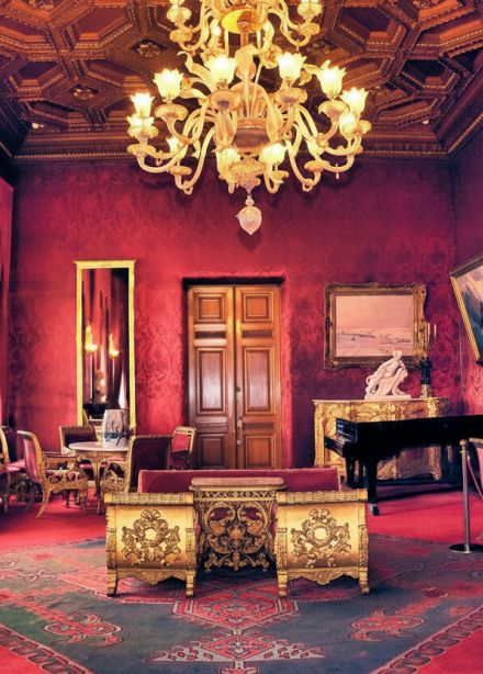 Владимирский дворец: экскурс в мир императорского блеска