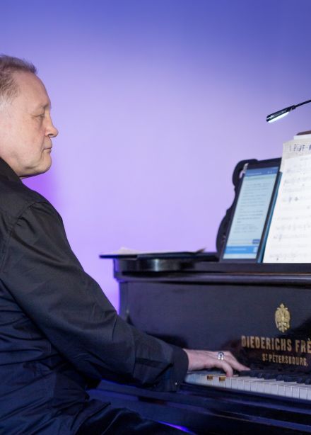 Илья Гончаров. Женский образ Серебряного века