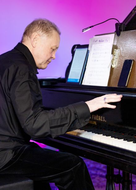 Илья Гончаров. Чёрно-белый юмор на крыше Невского