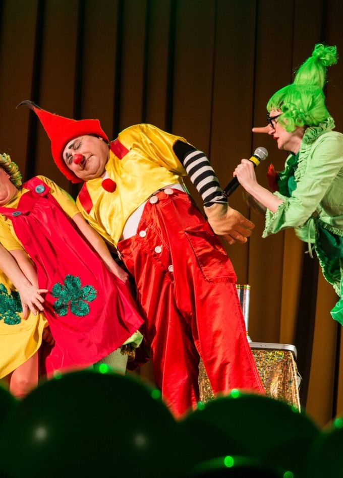 Цирк. Хи-хи шоу