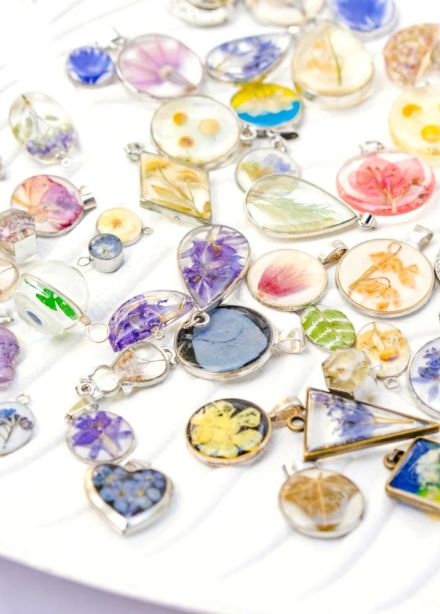 Украшение из эпоксидной смолы